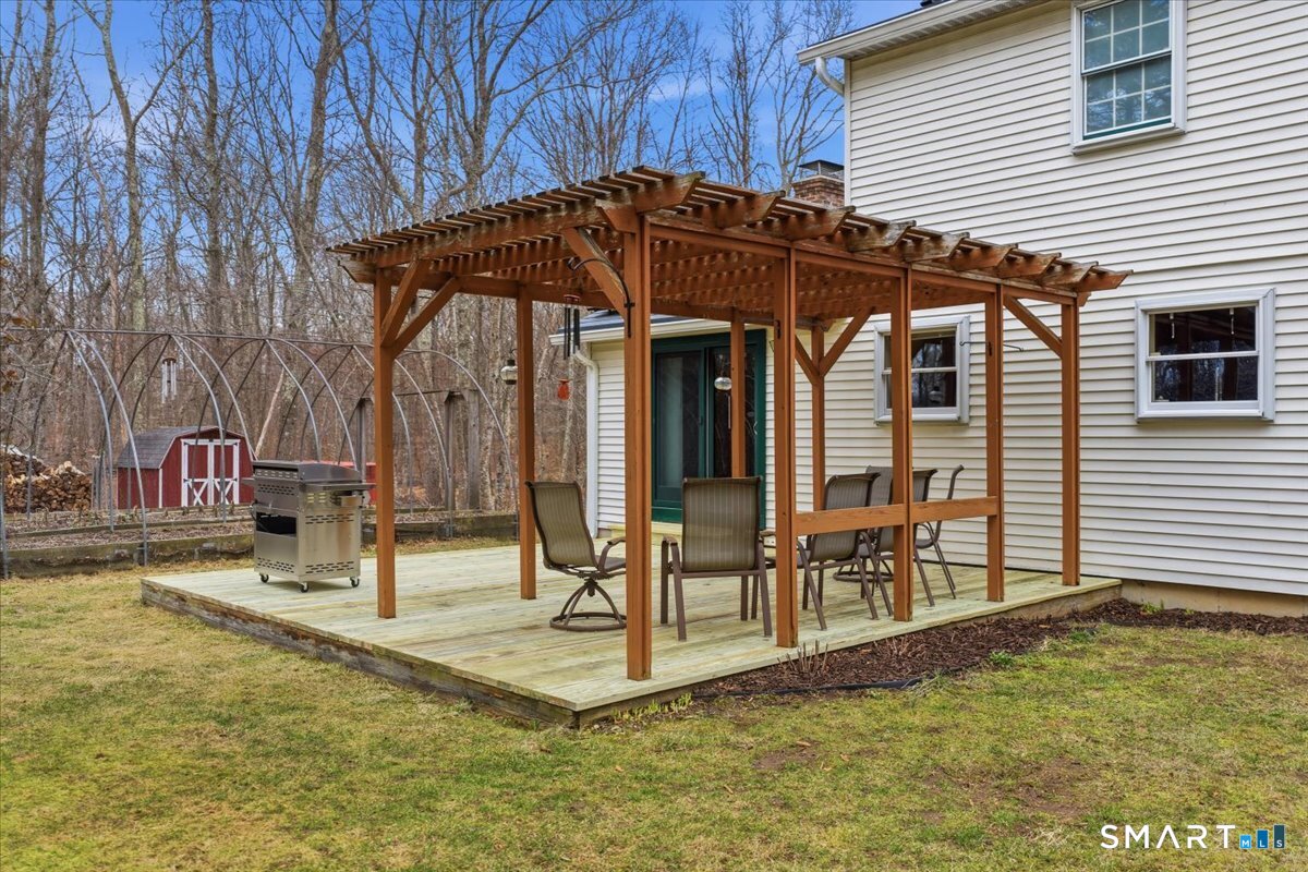 393 Forsyth Road Photo 26