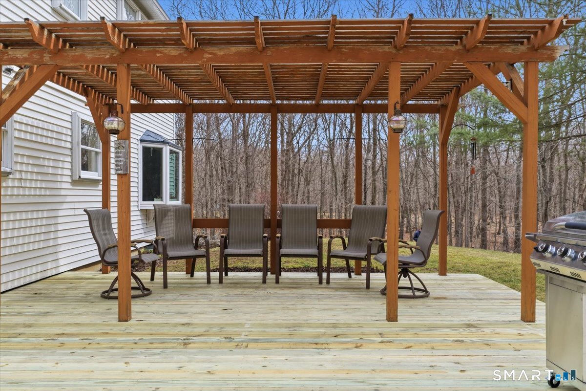 393 Forsyth Road Photo 27