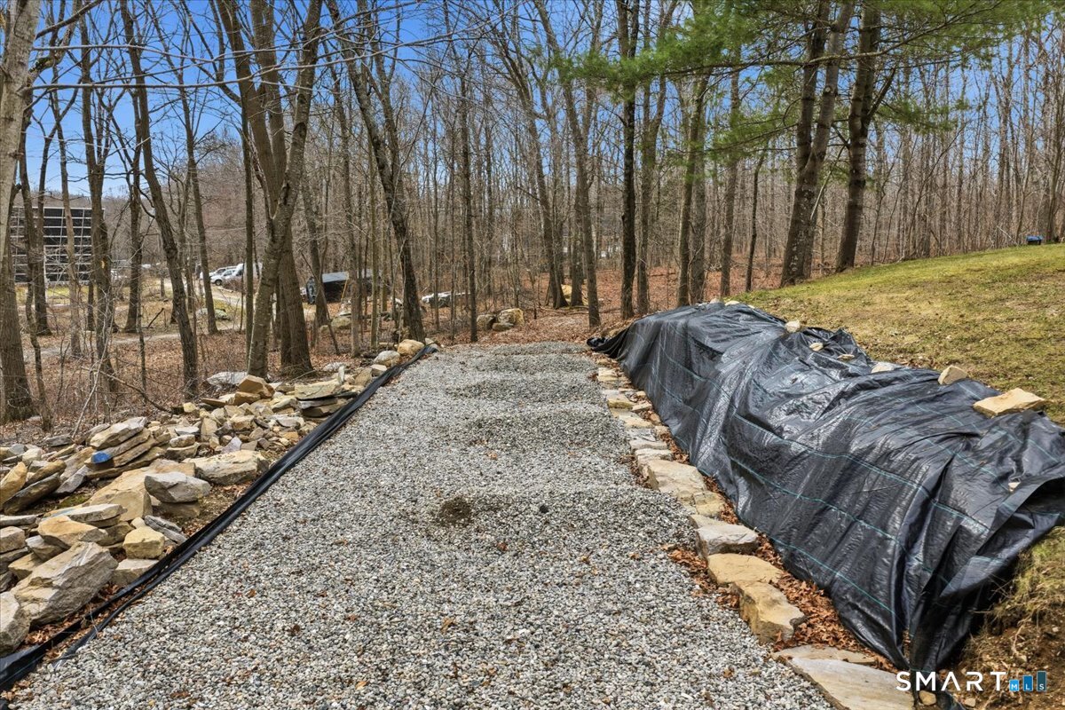 393 Forsyth Road Photo 34