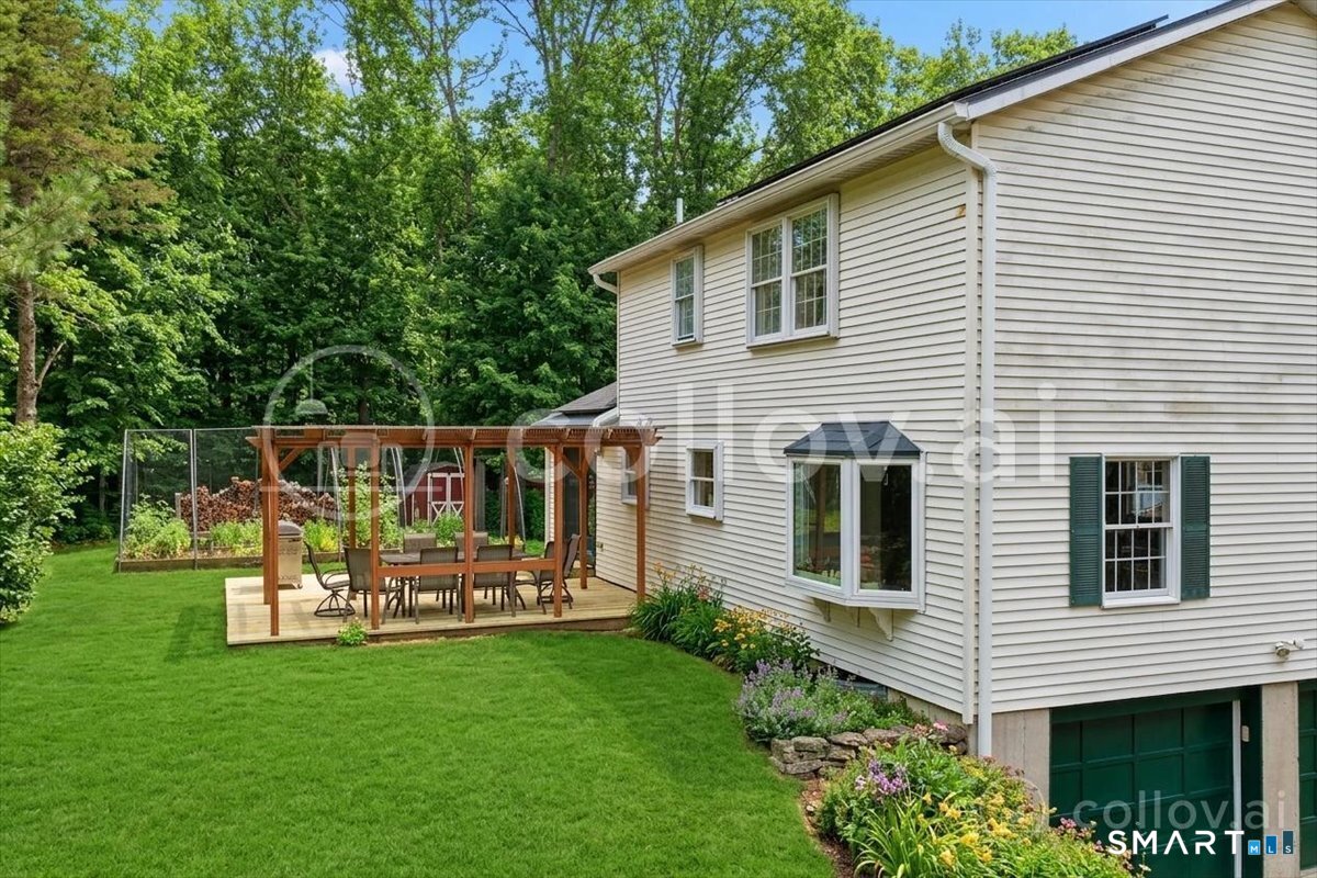 393 Forsyth Road Photo 39