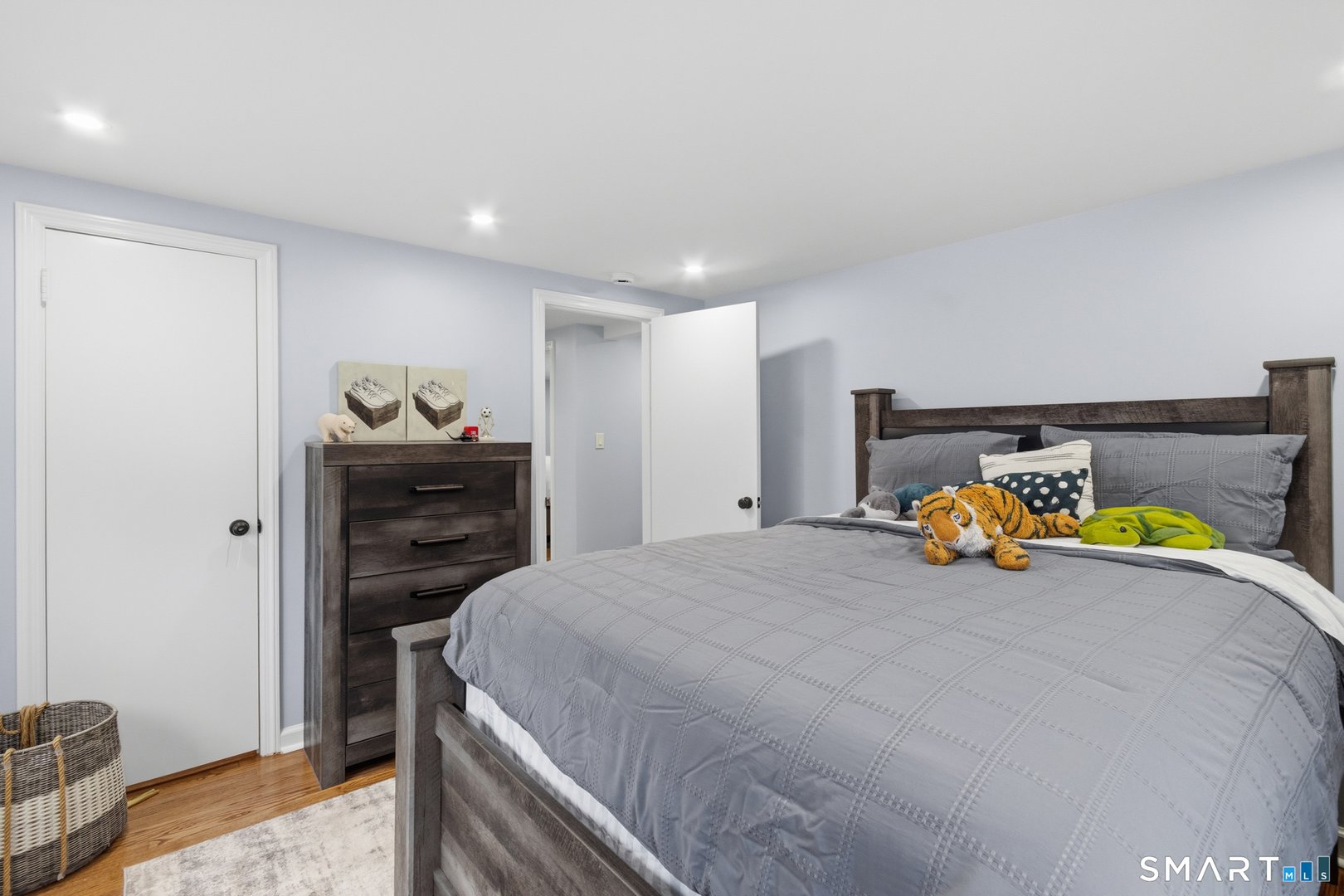 589 Racebrook Road Photo 26