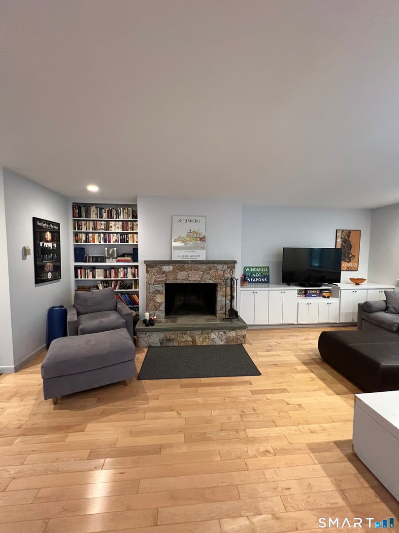 330 Ledge Drive Photo 3