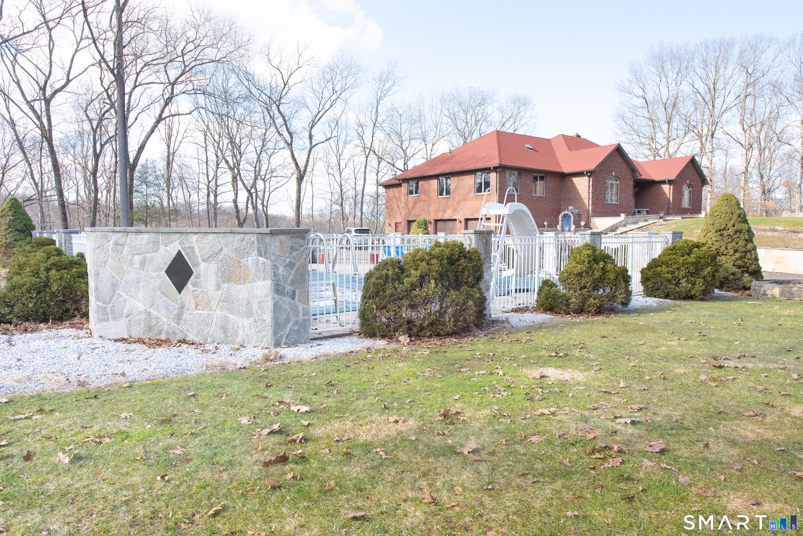 35 Golden Hill Lane Photo 32