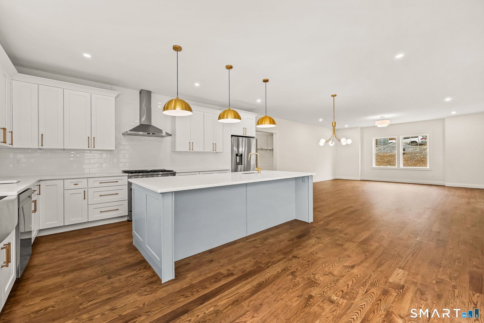 41 Crown View Drive Photo 9