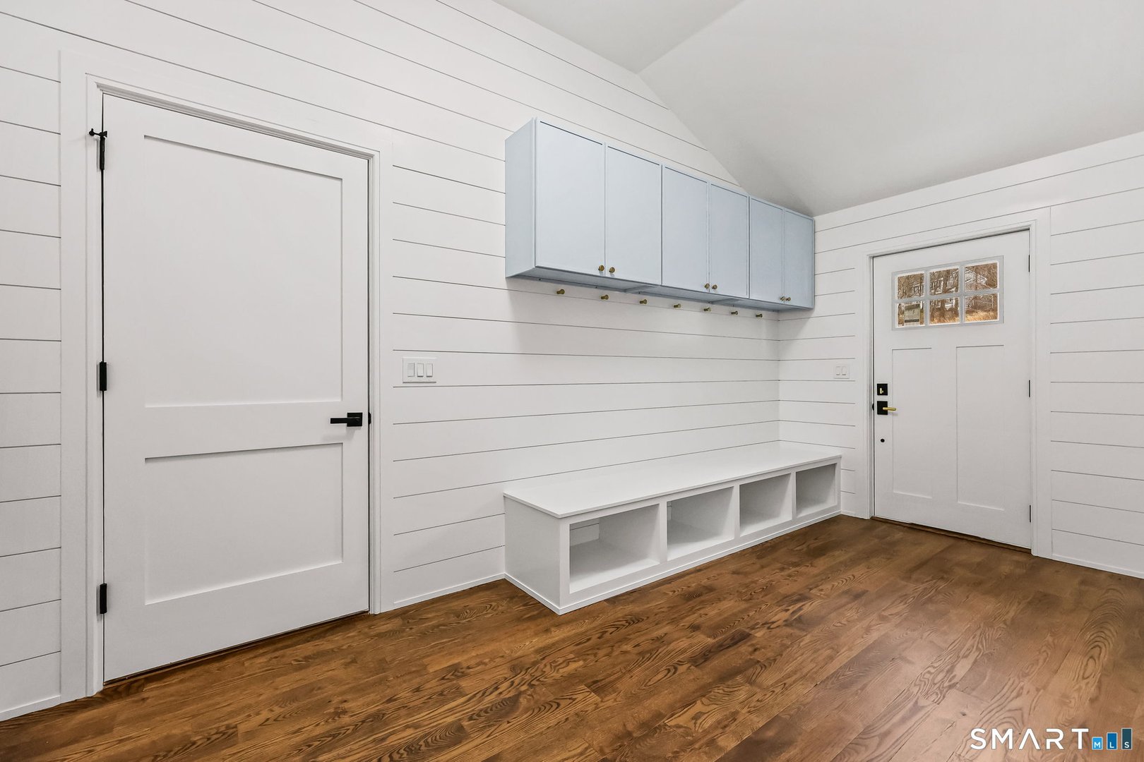 41 Crown View Drive Photo 18