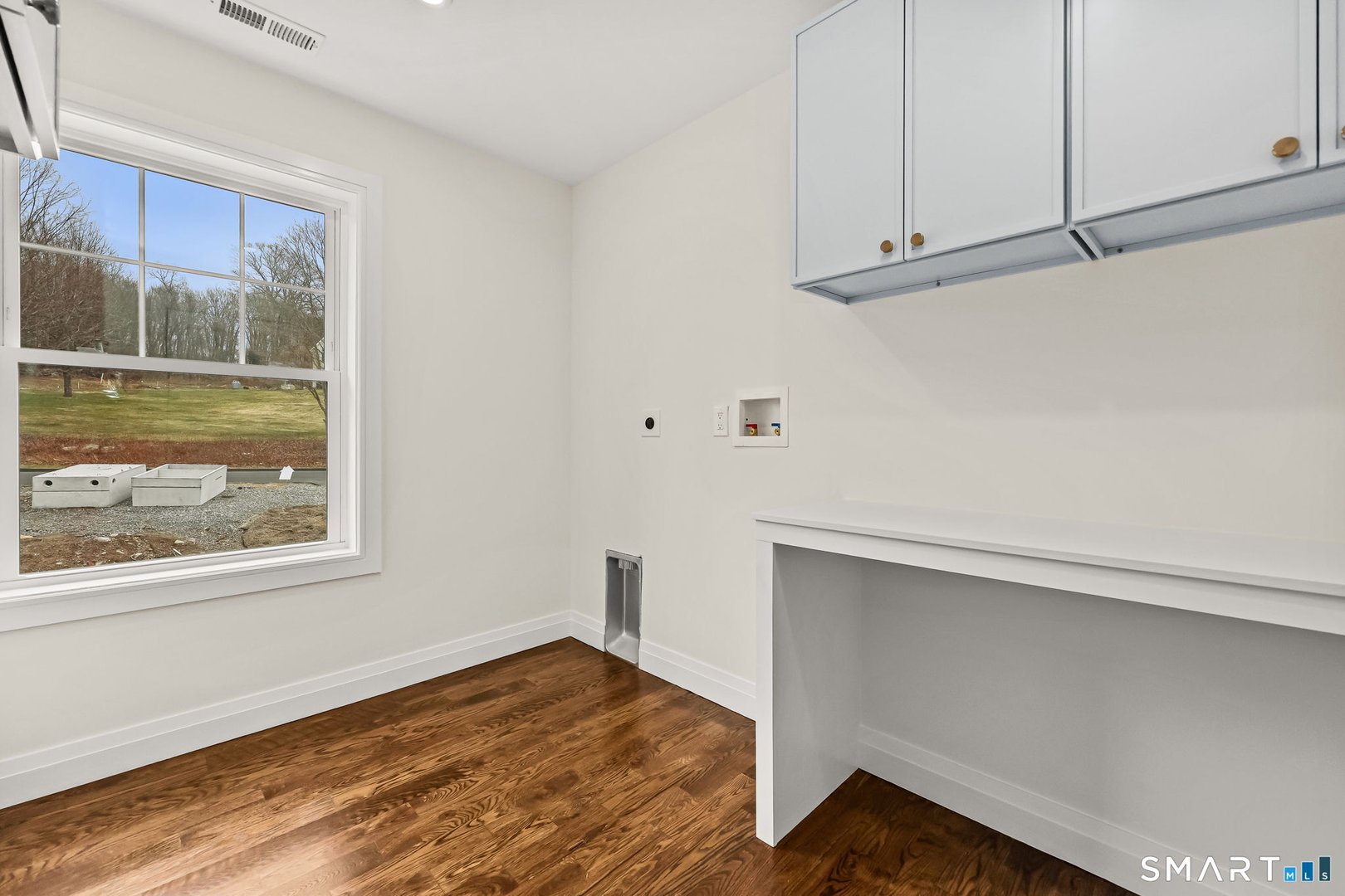 41 Crown View Drive Photo 21