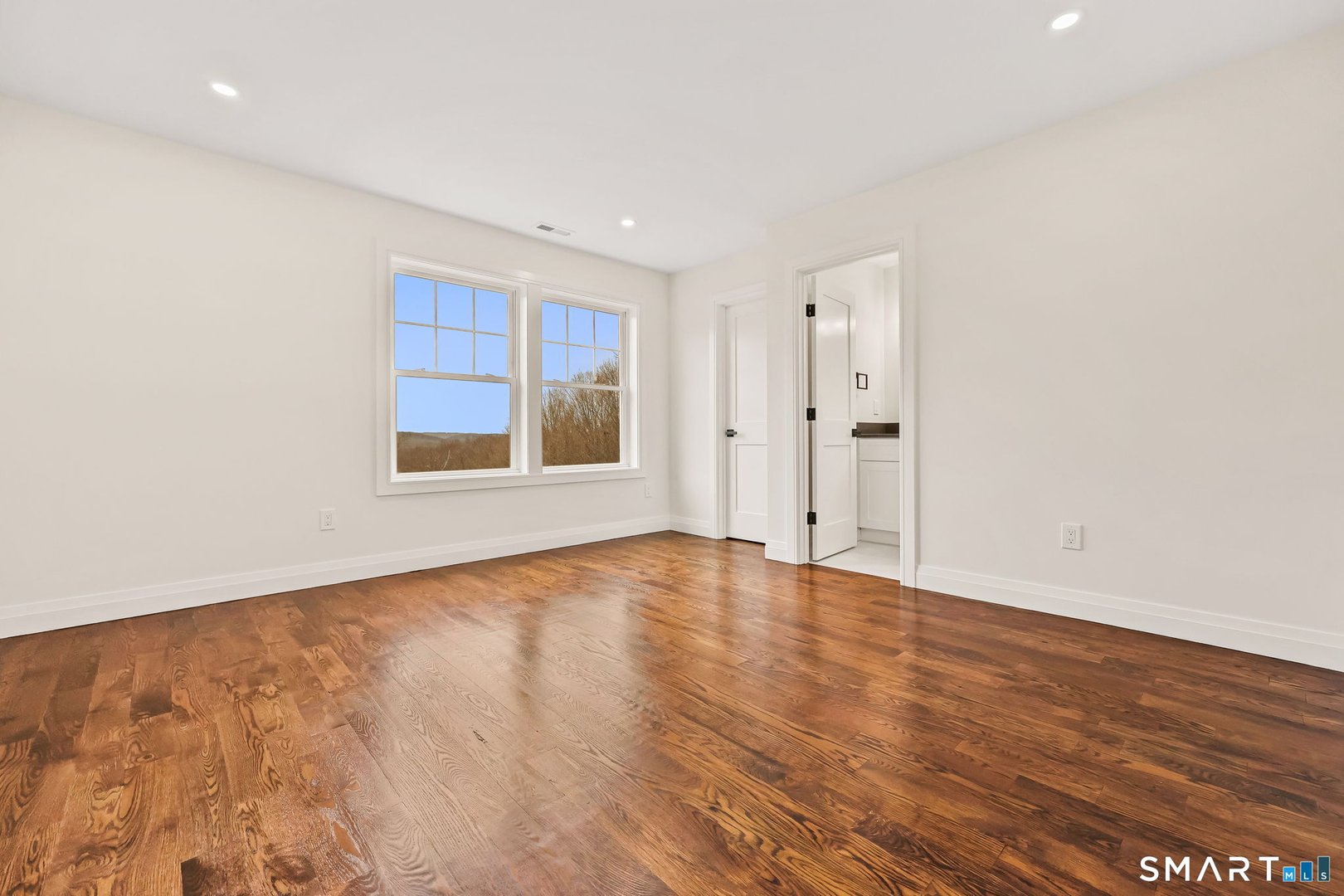 41 Crown View Drive Photo 26