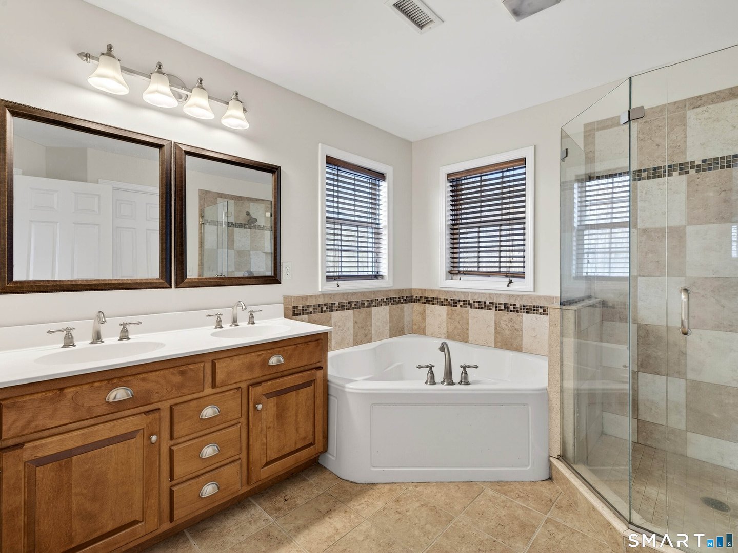 9 Mains Way Photo 29