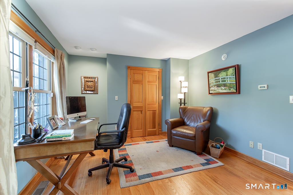 56 Penny Lane Photo 22