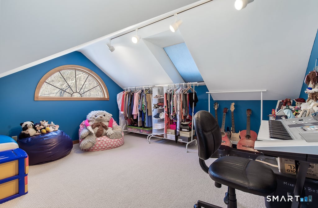 56 Penny Lane Photo 31