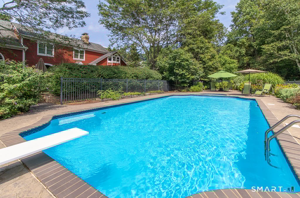 56 Penny Lane Photo 38