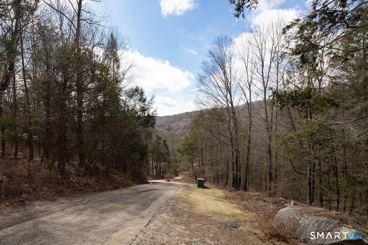 82 Valley Road Photo 2