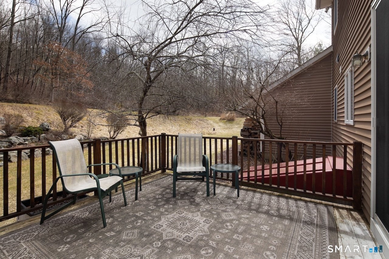 82 Valley Road Photo 10