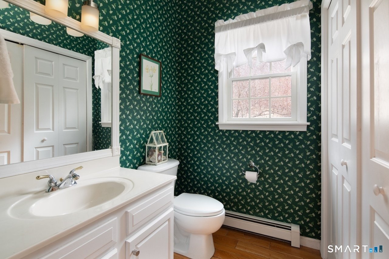 82 Valley Road Photo 12