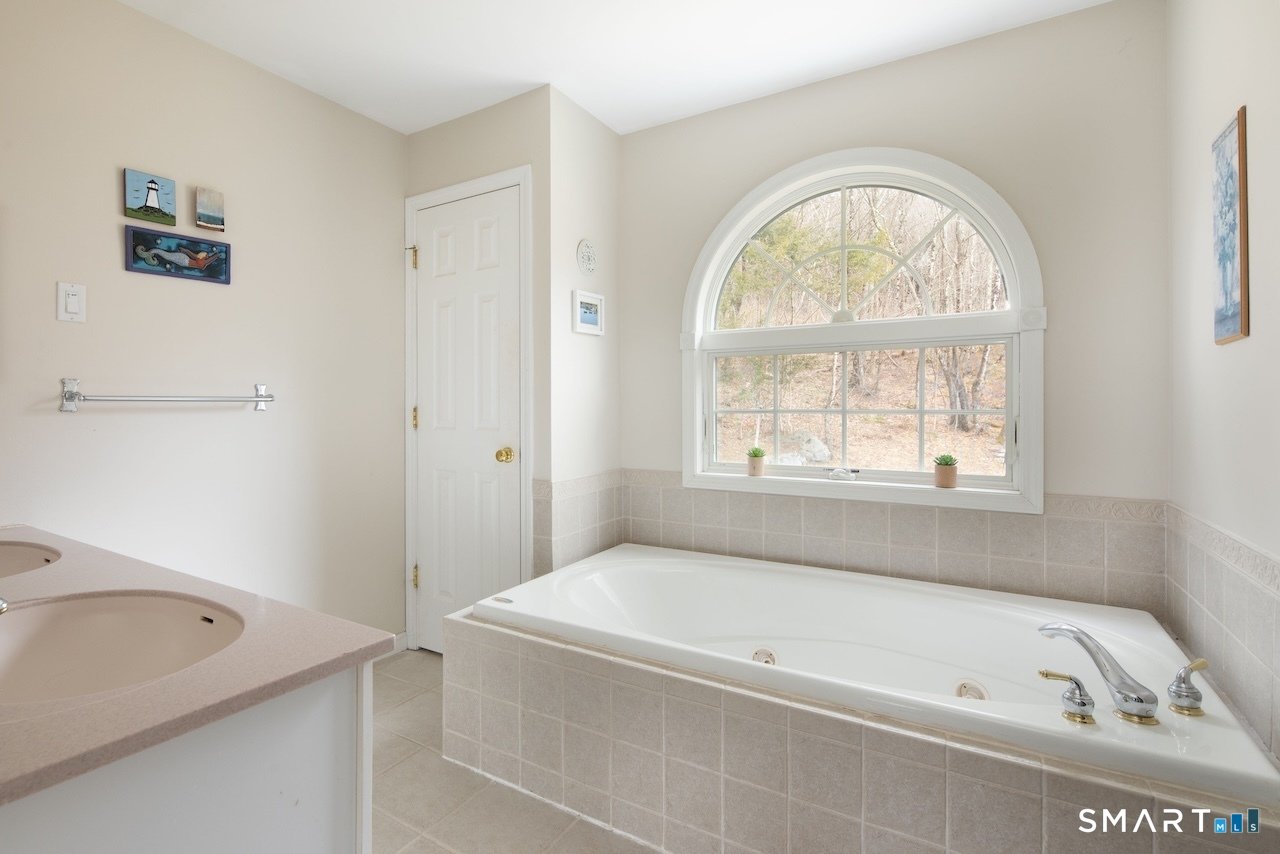 82 Valley Road Photo 16