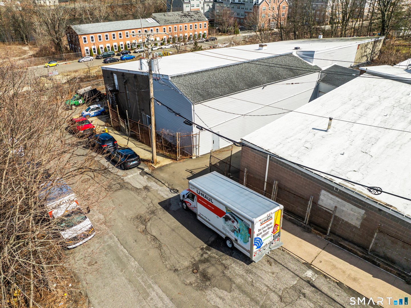 583 Howe Avenue Photo 4