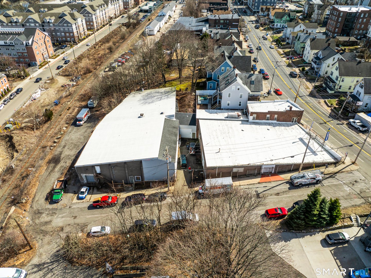 583 Howe Avenue Photo 6