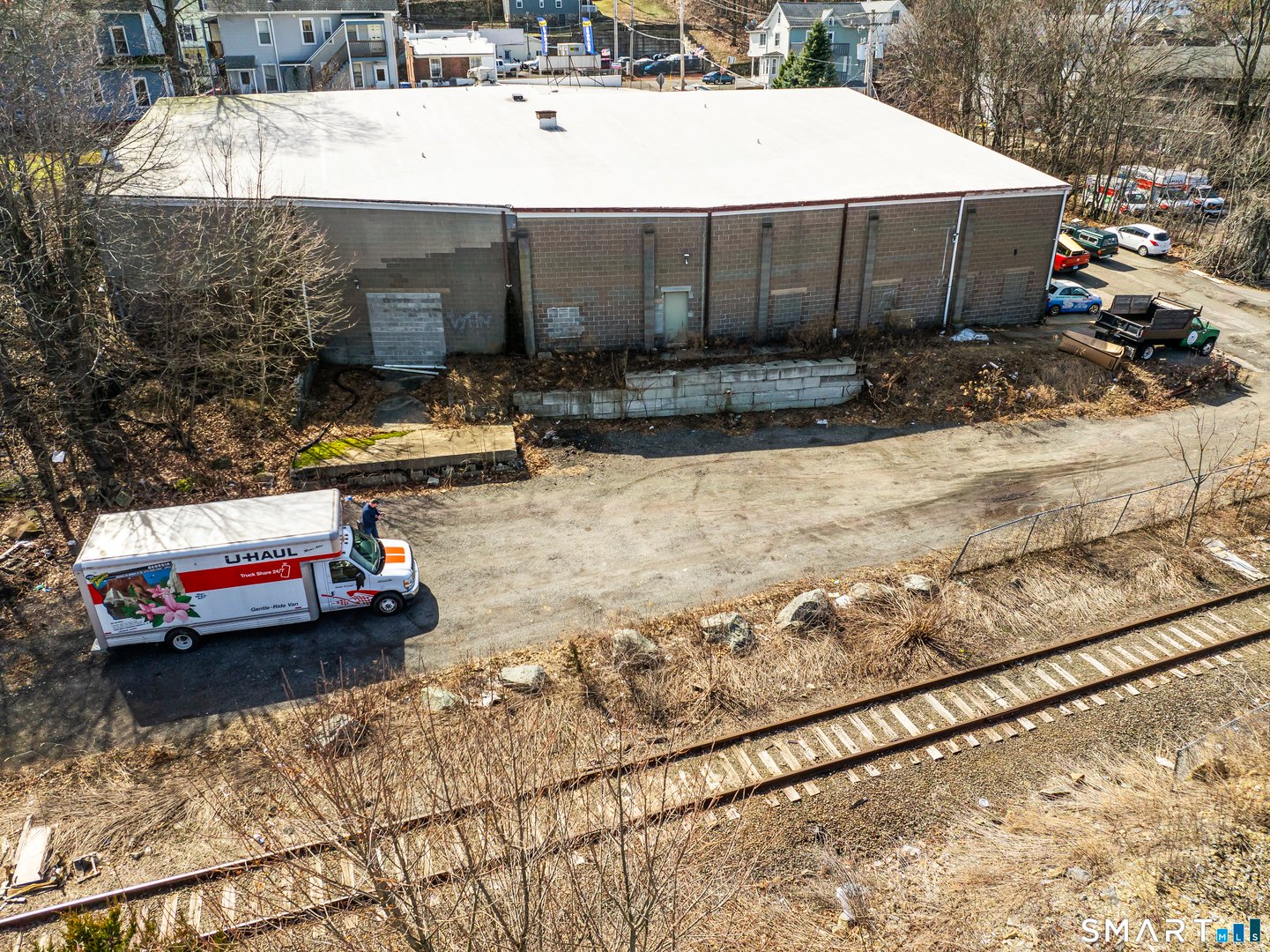 583 Howe Avenue Photo 8