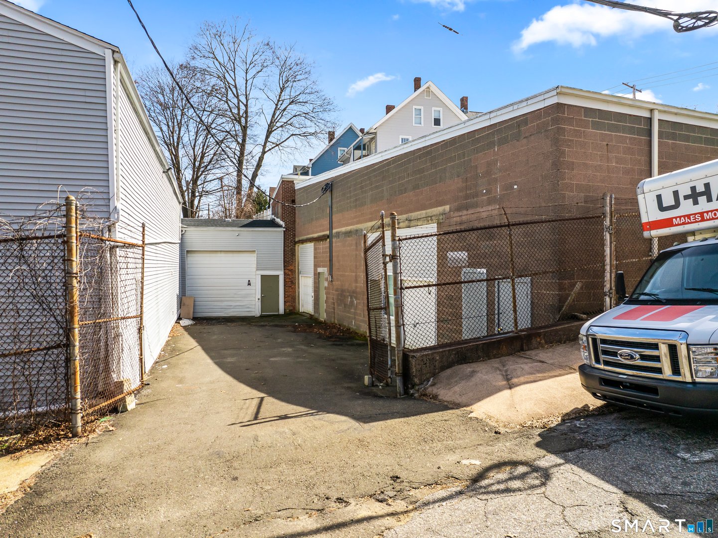 583 Howe Avenue Photo 9