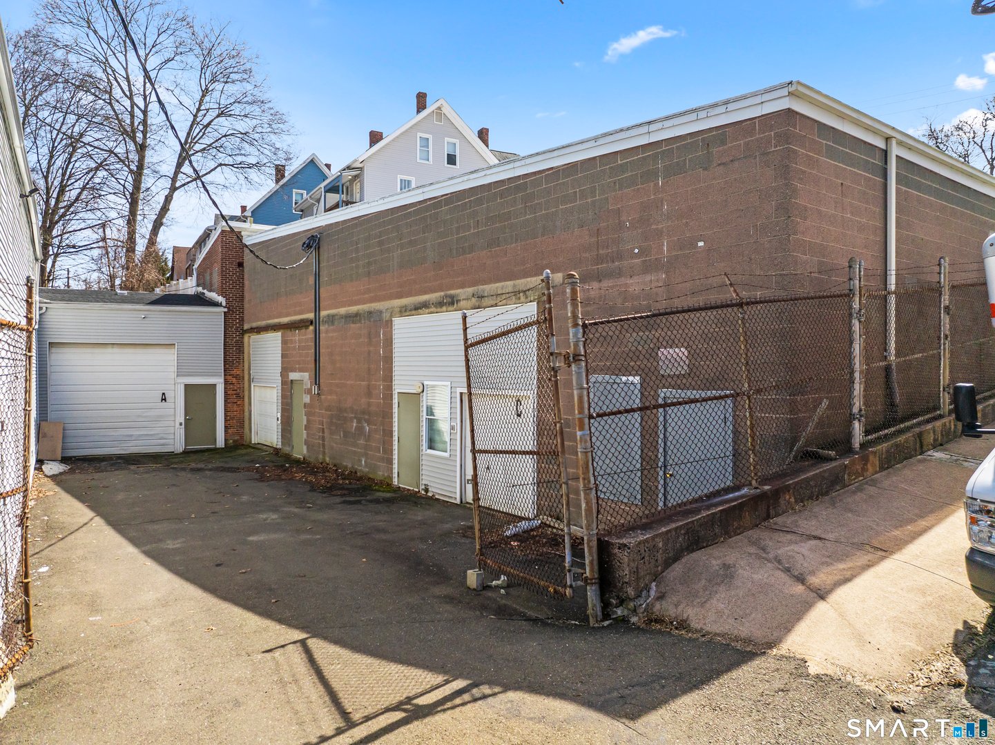 583 Howe Avenue Photo 10