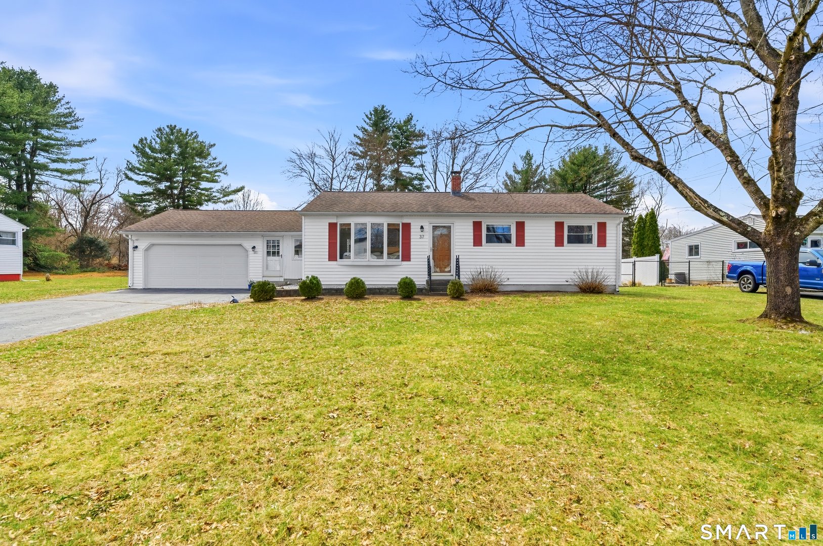 37 Farnham Road Photo 2