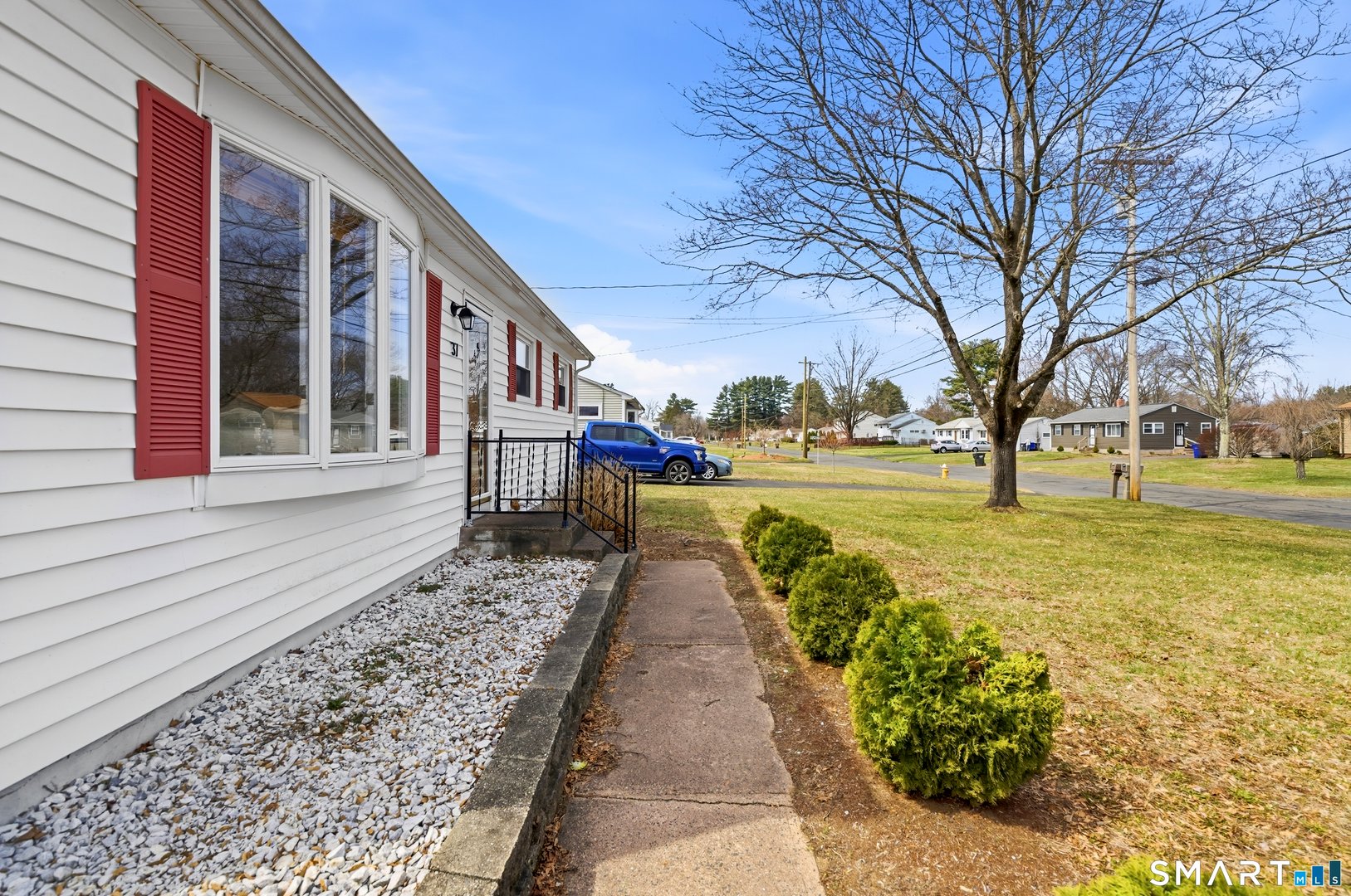 37 Farnham Road Photo 4