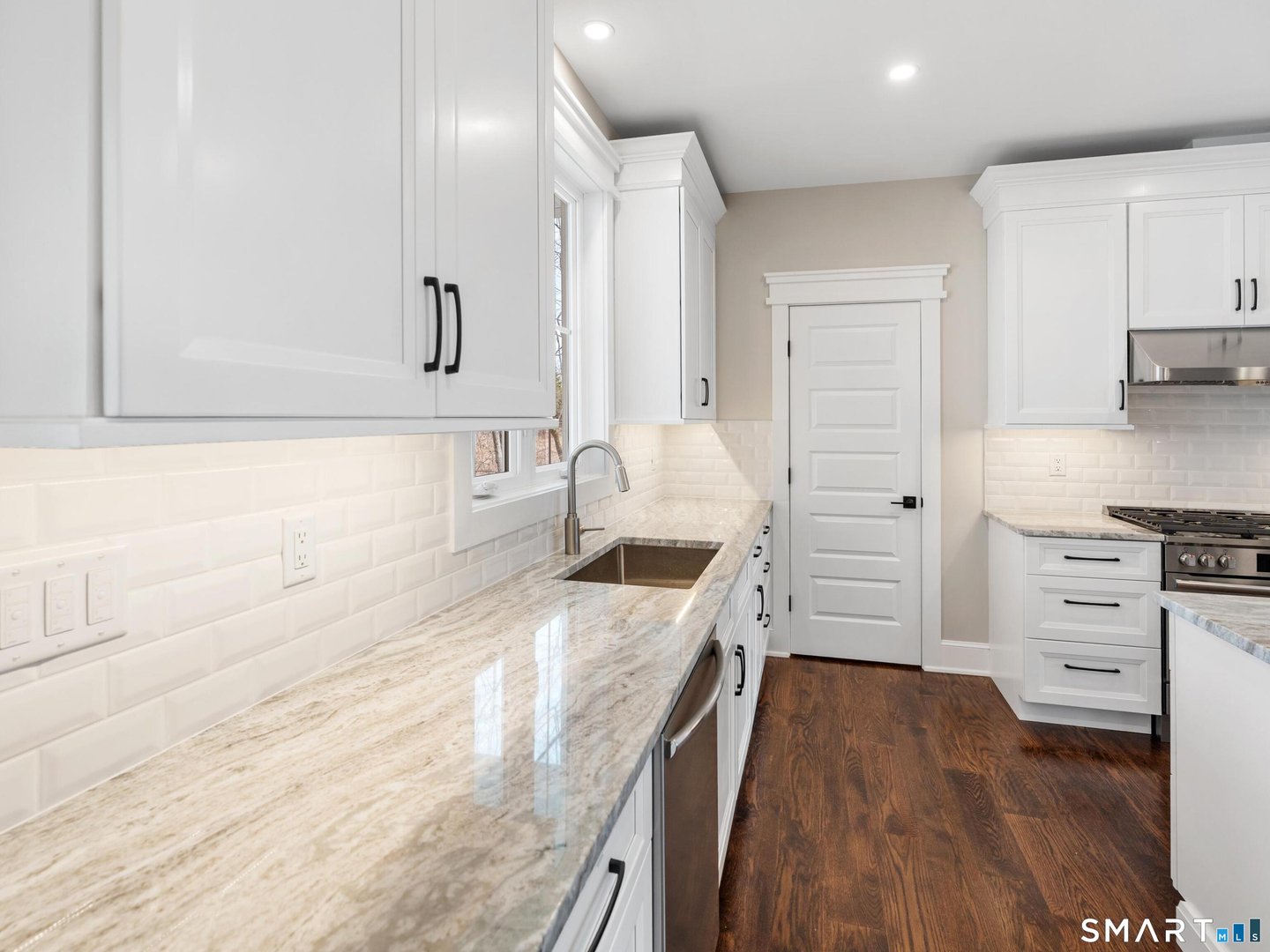 12 Meadowcrest Drive North Photo 11