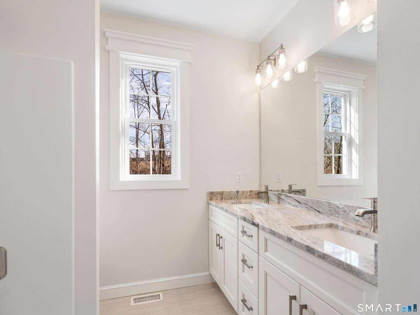 12 Meadowcrest Drive North Photo 28