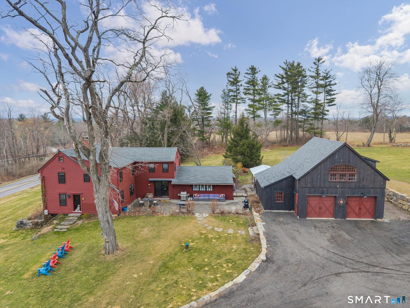 566 Maple Street Photo 2