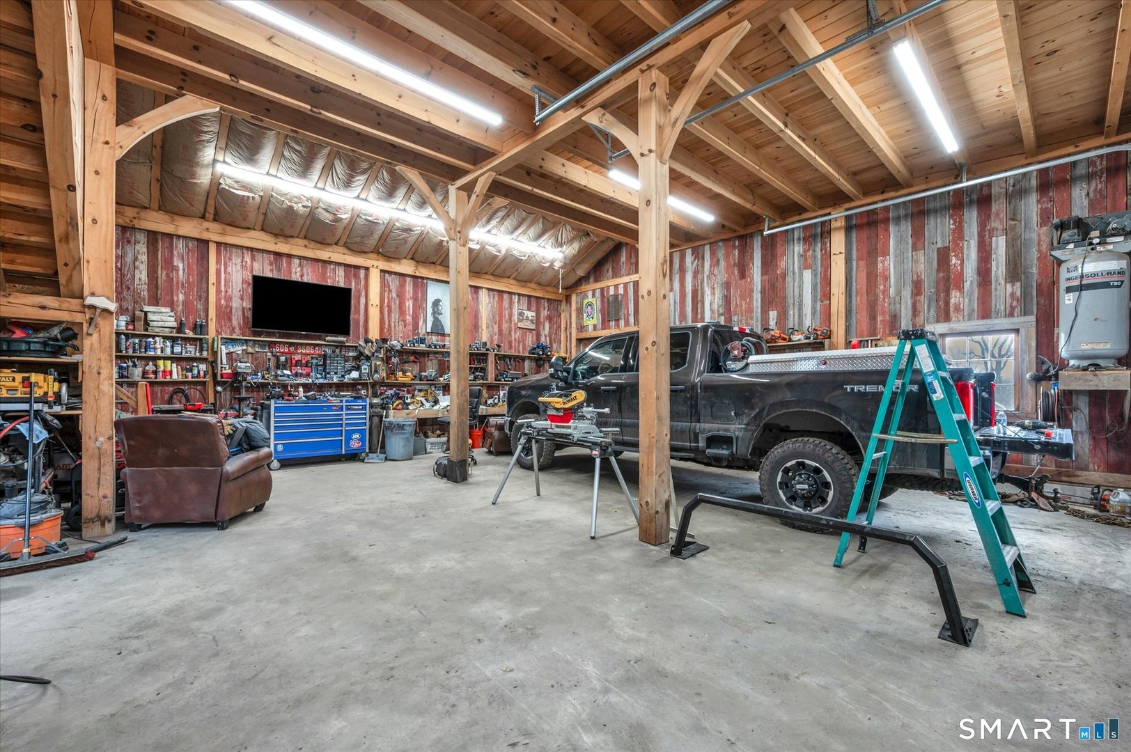 566 Maple Street Photo 36