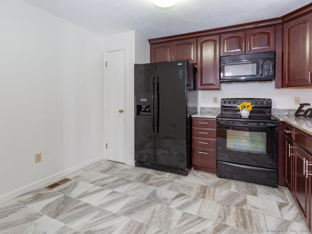 26 Woodside Drive Photo 11