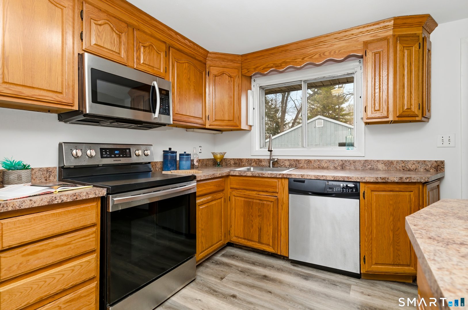 140 Cottage Grove Road Photo 21