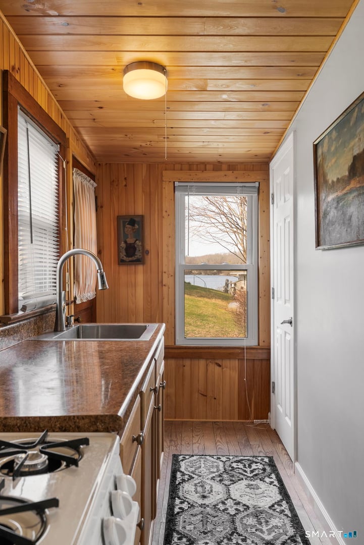 70-72 Lake View Avenue Photo 32