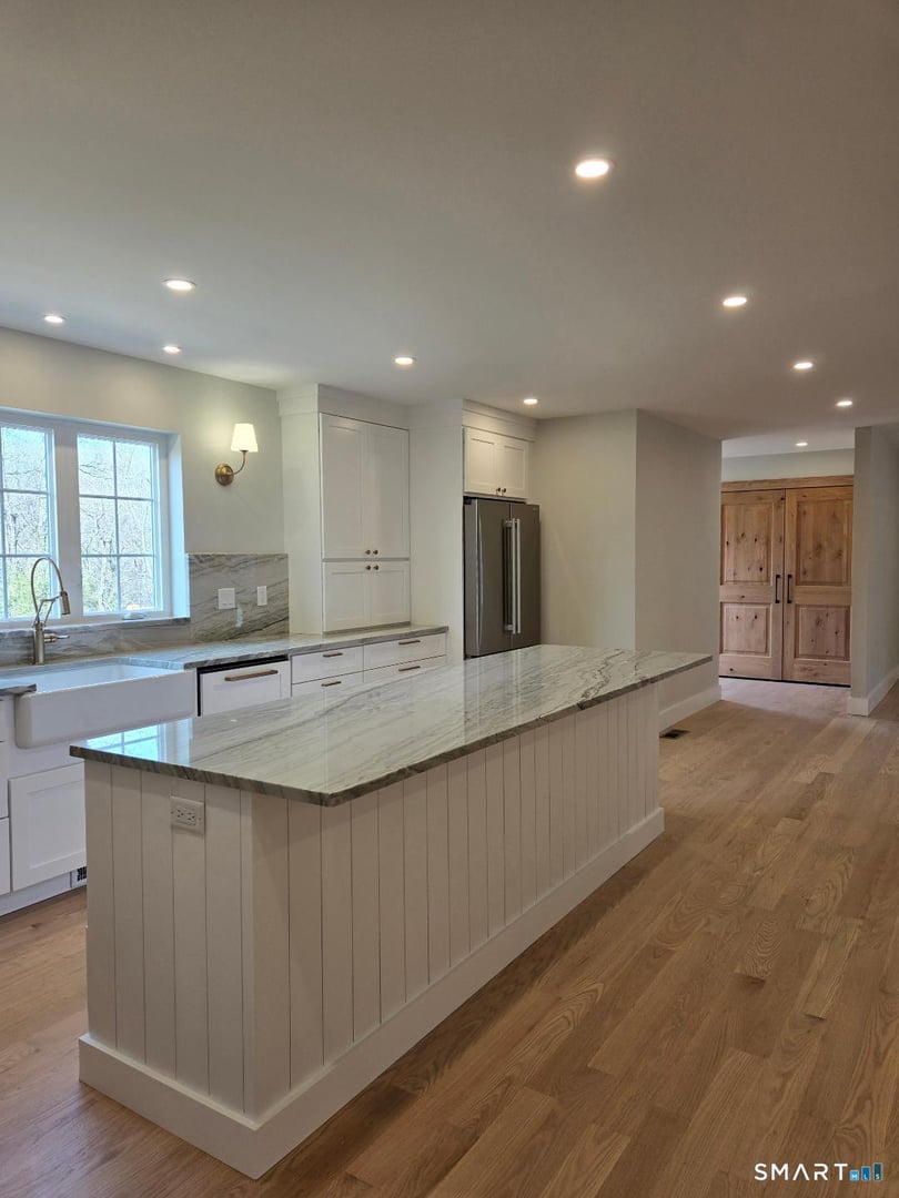 152 Davis Road Photo 4