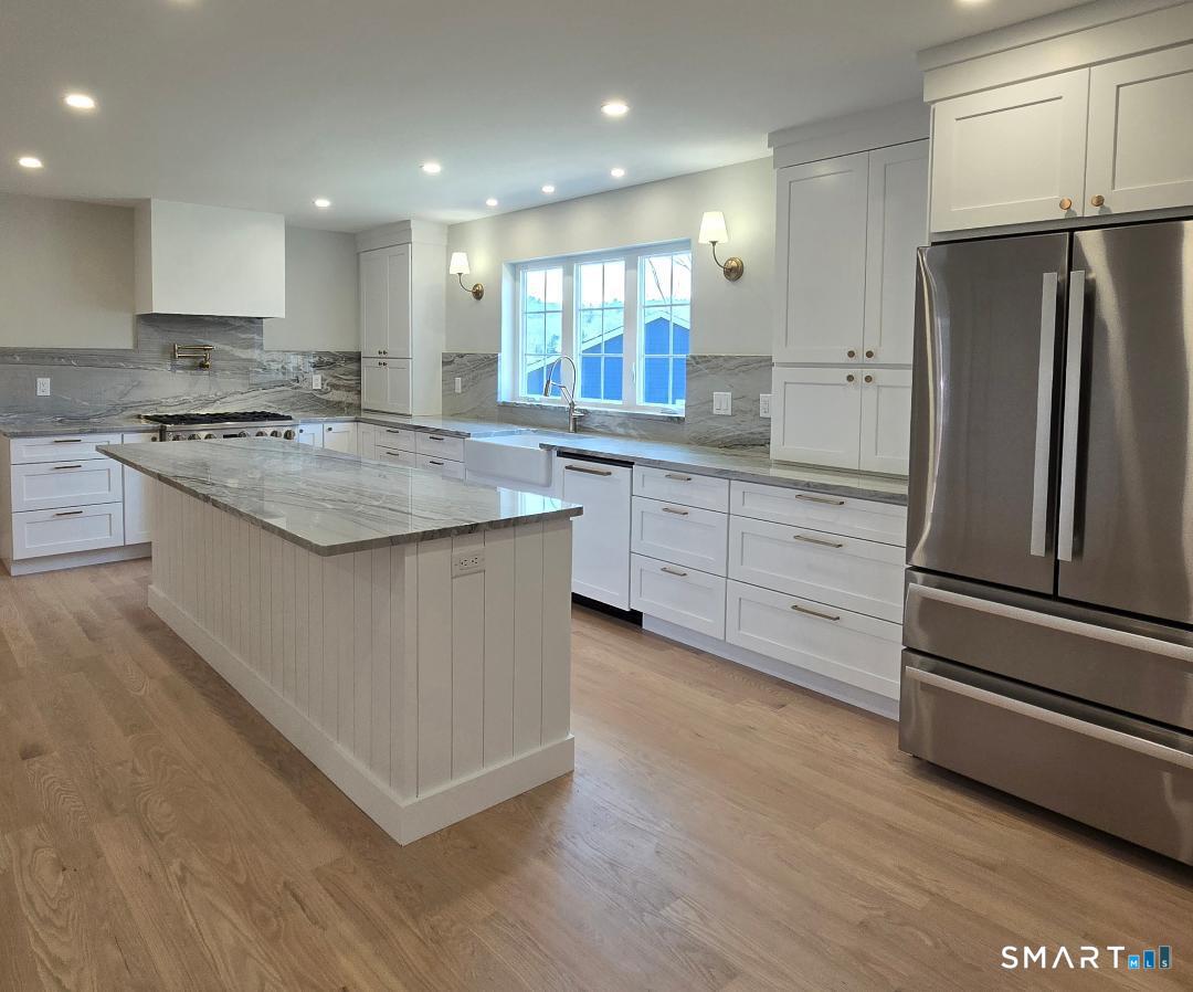 152 Davis Road Photo 5