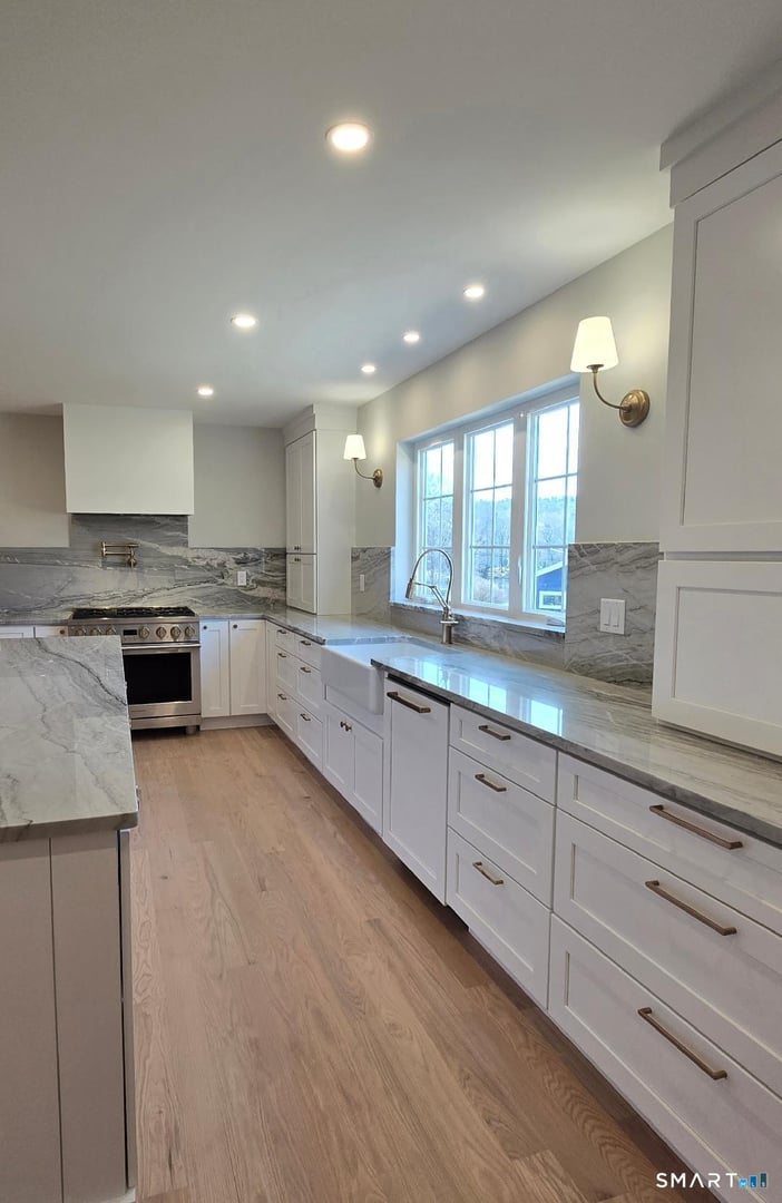 152 Davis Road Photo 8