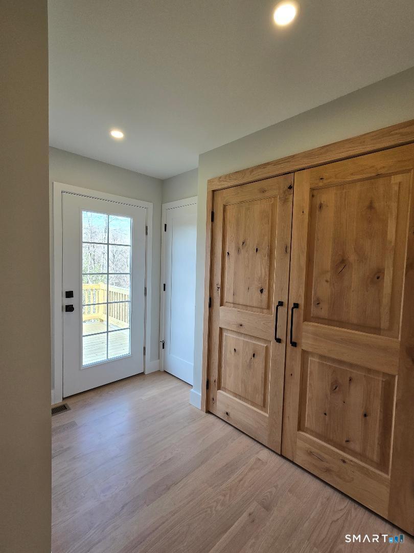 152 Davis Road Photo 10