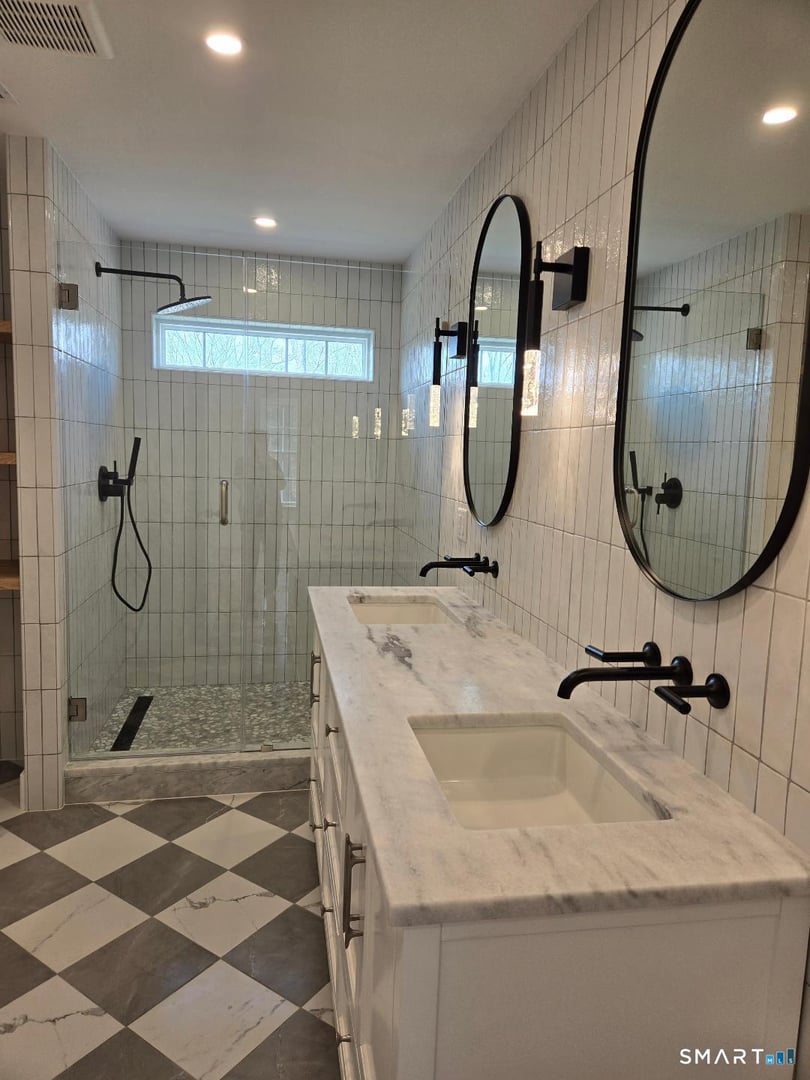 152 Davis Road Photo 12