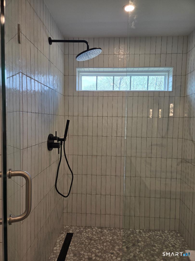 152 Davis Road Photo 13