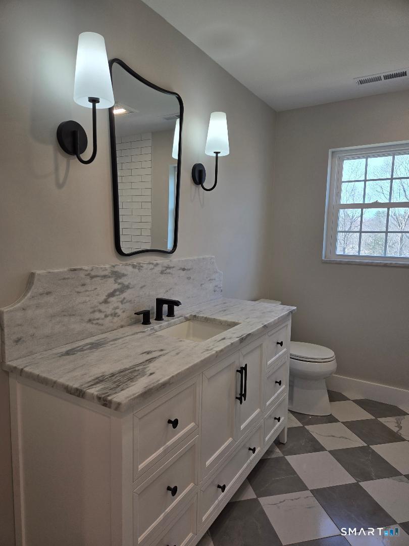 152 Davis Road Photo 17