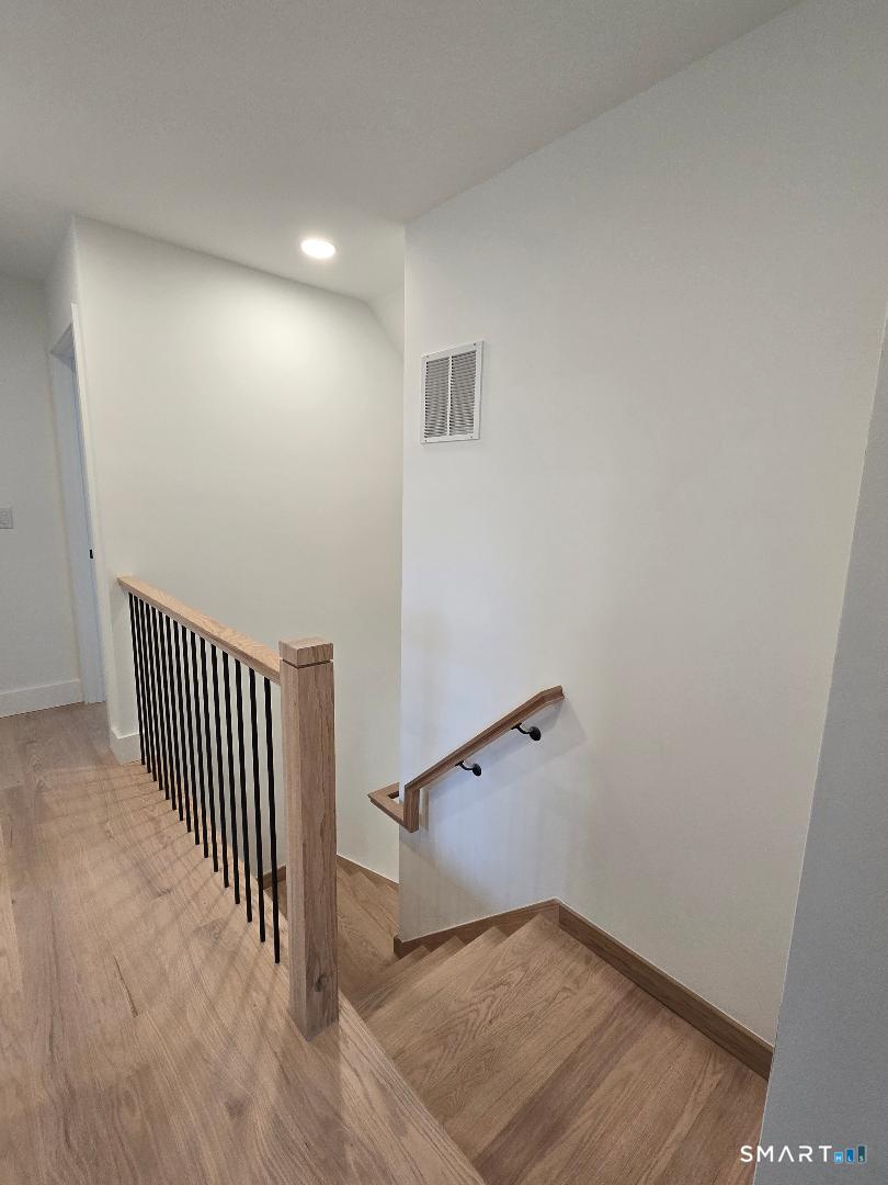 152 Davis Road Photo 20