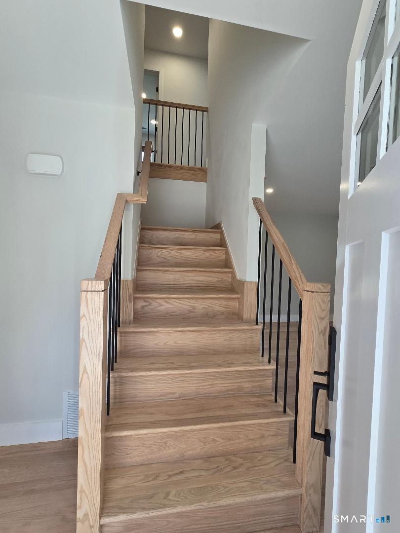 152 Davis Road Photo 21