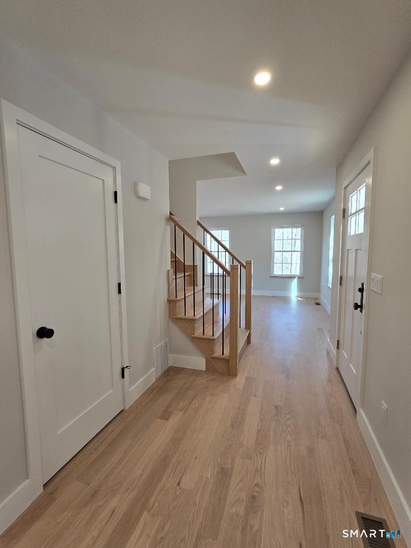 152 Davis Road Photo 23