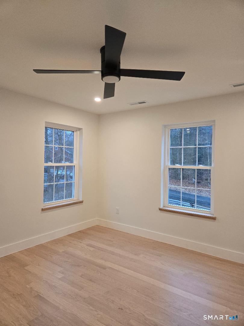 152 Davis Road Photo 24