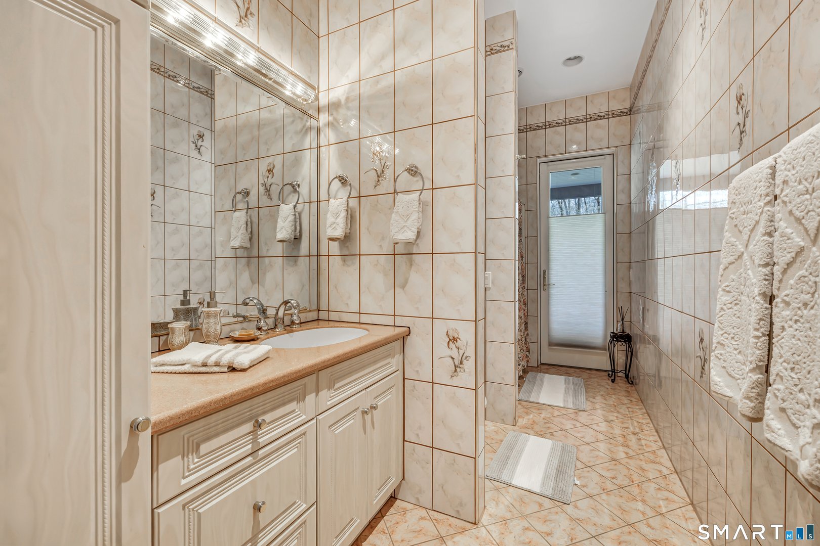 39 Golden Hill Lane Photo 8