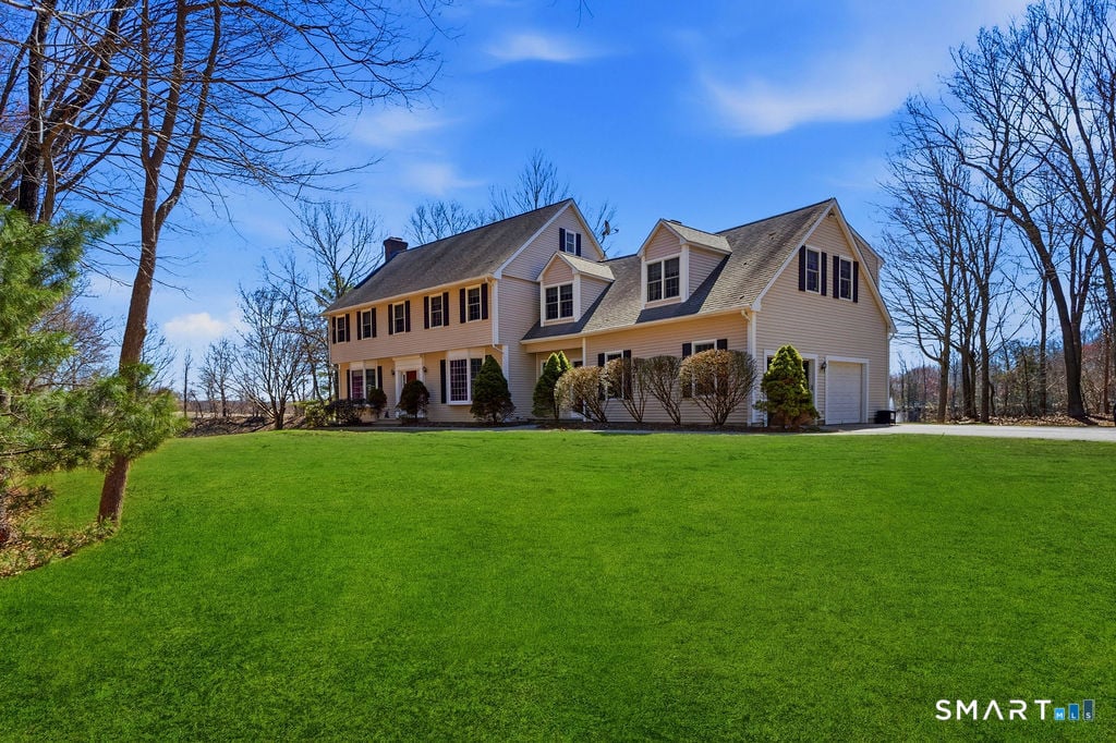 53 Oakridge Drive Photo 4