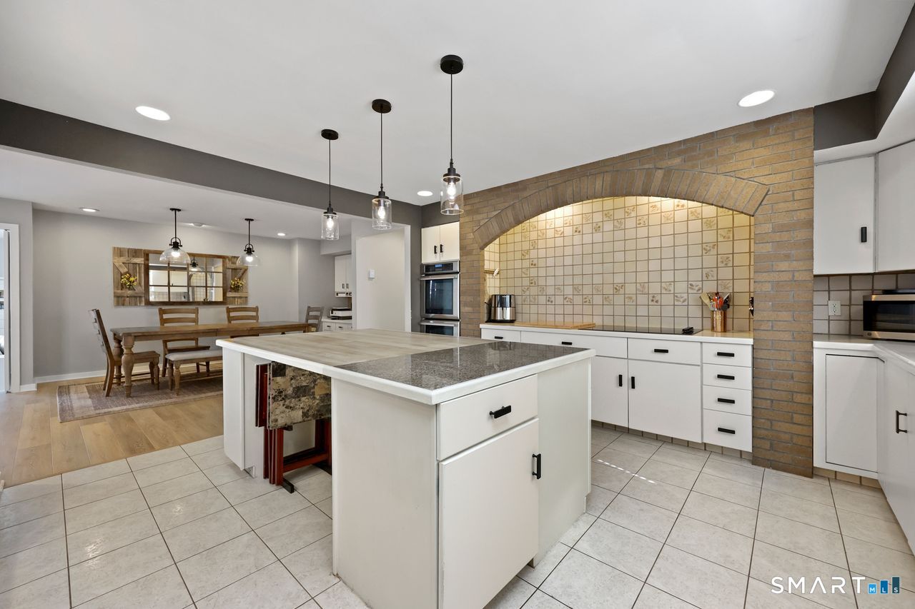 28 Strawberry Lane Photo 3