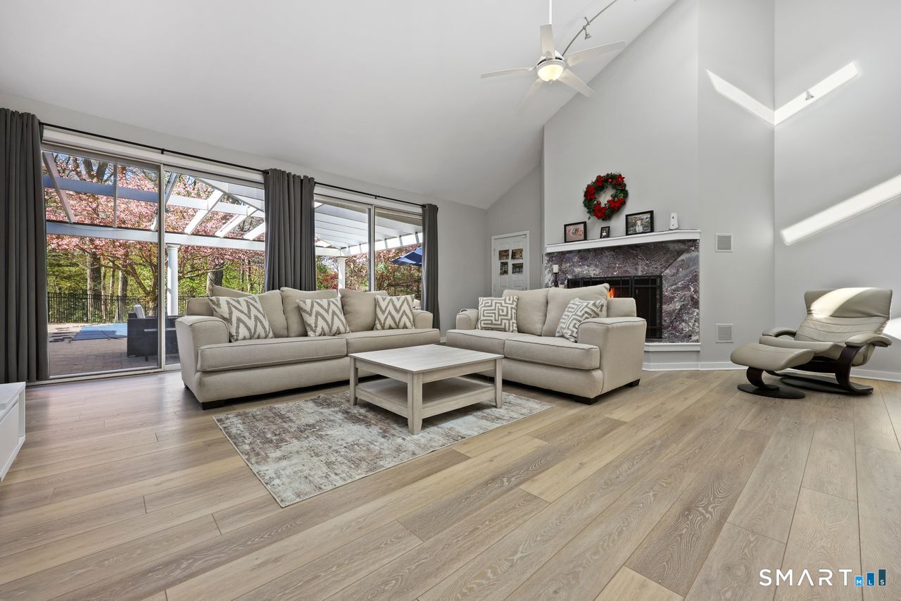 28 Strawberry Lane Photo 8