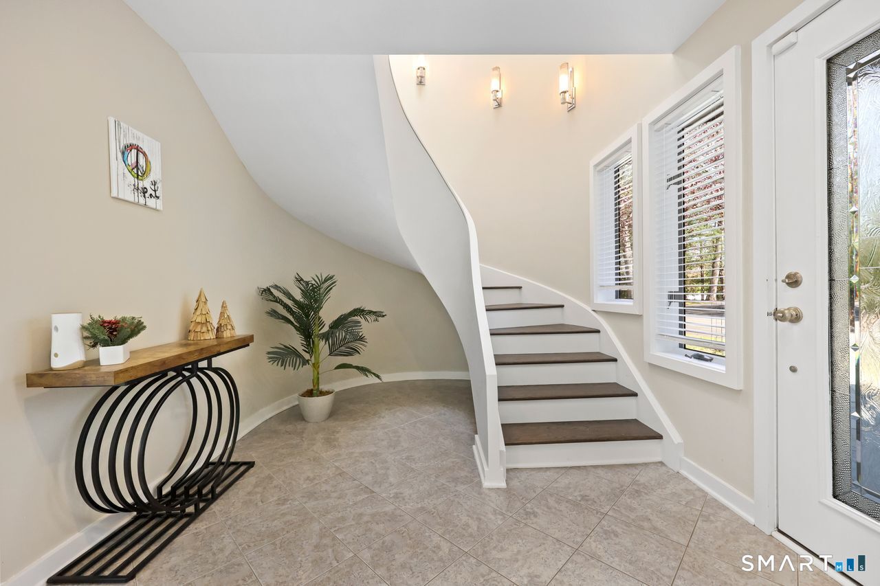 28 Strawberry Lane Photo 14