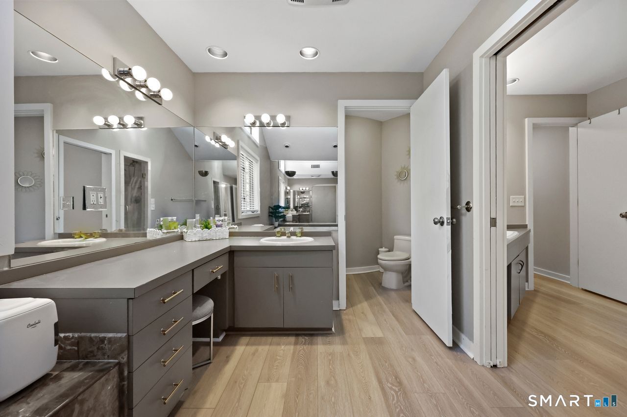 28 Strawberry Lane Photo 16